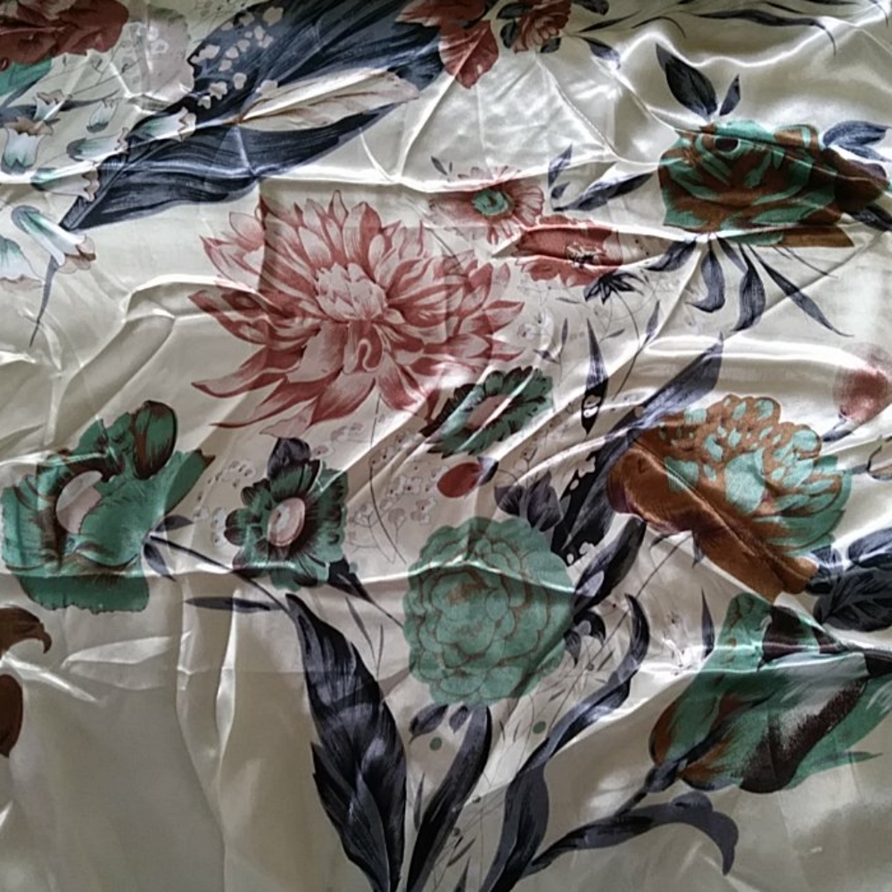 Beautiful flowery scarf/wrap